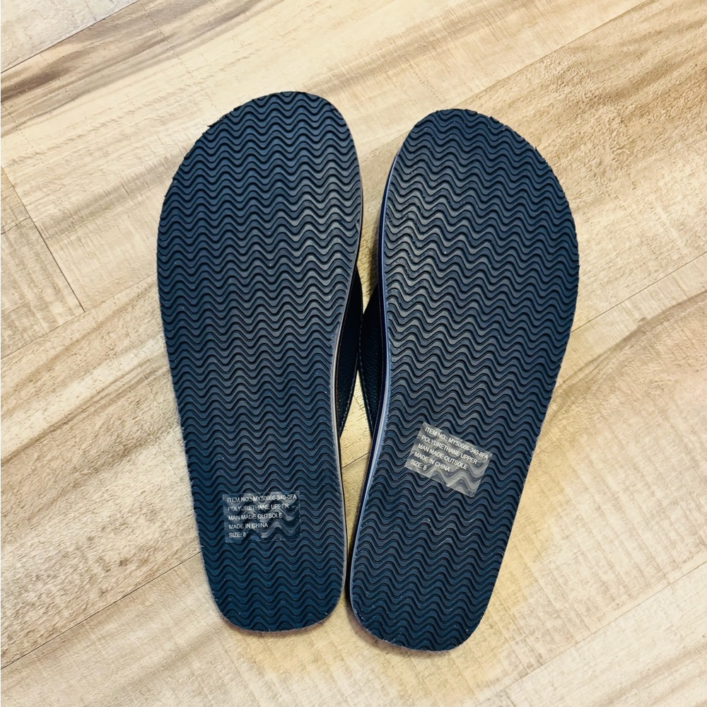 Men’s Life Is Good Flip Flops - Picture 2 of 3